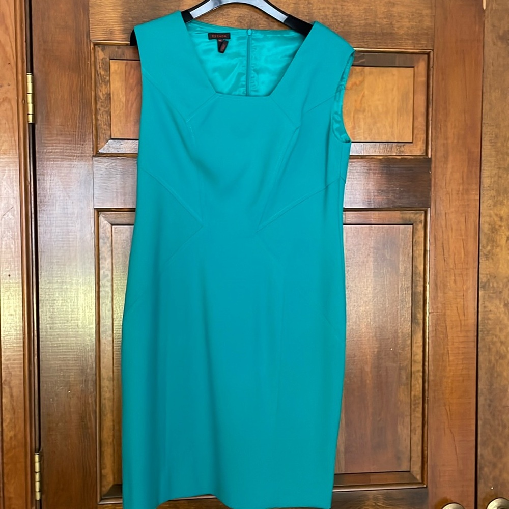 Tailored sleeveless dress